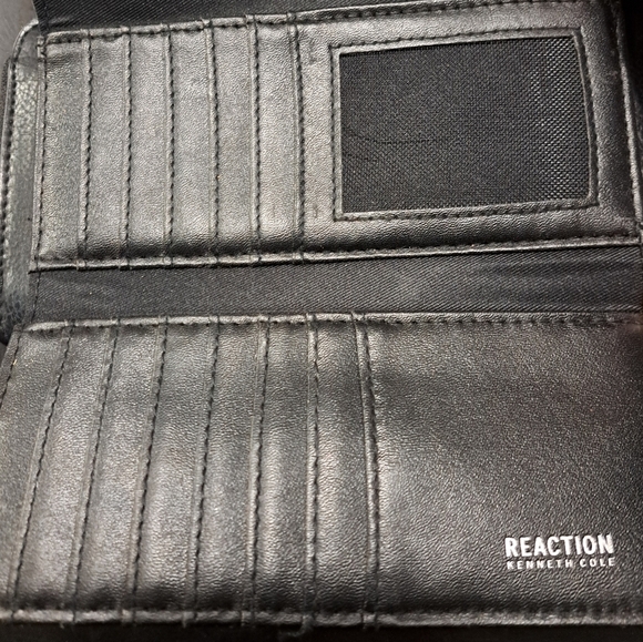 Reaction By Kenneth Cole Black Leather Wallet - Picture 5 of 10